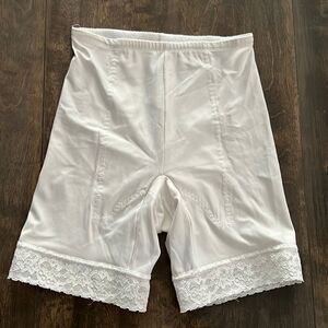 Natori Underwear Shorts briefs Shapewear 59369 Sz- Medium